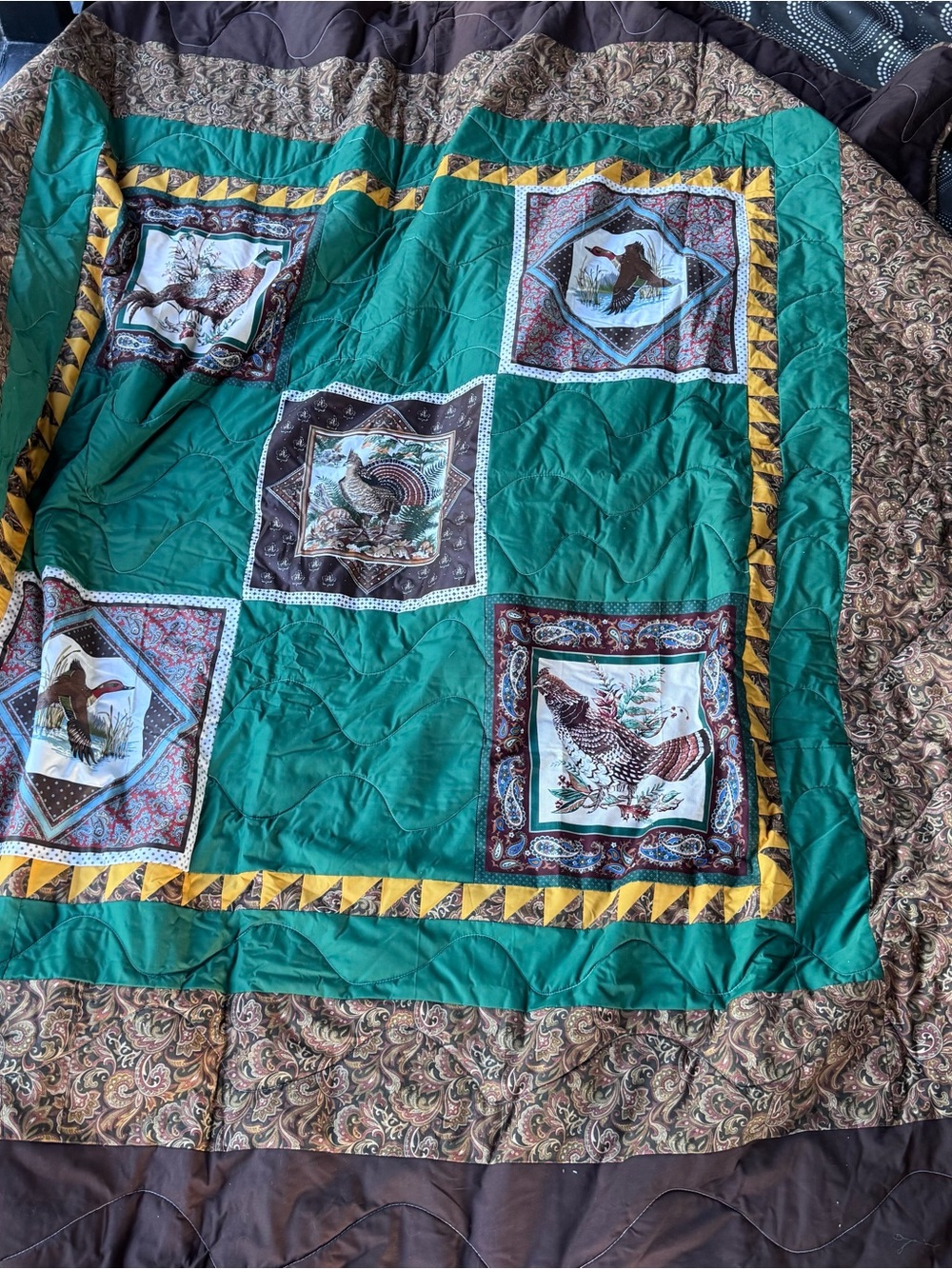 Green Patchwork Fowl bird Quilt with Yellow Accent Border - handmade - Picture 8 of 16